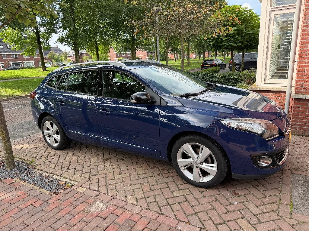 Foto 2 van Renault Mégane 1.5 DCI 81KW Estate 2012 met winterbanden