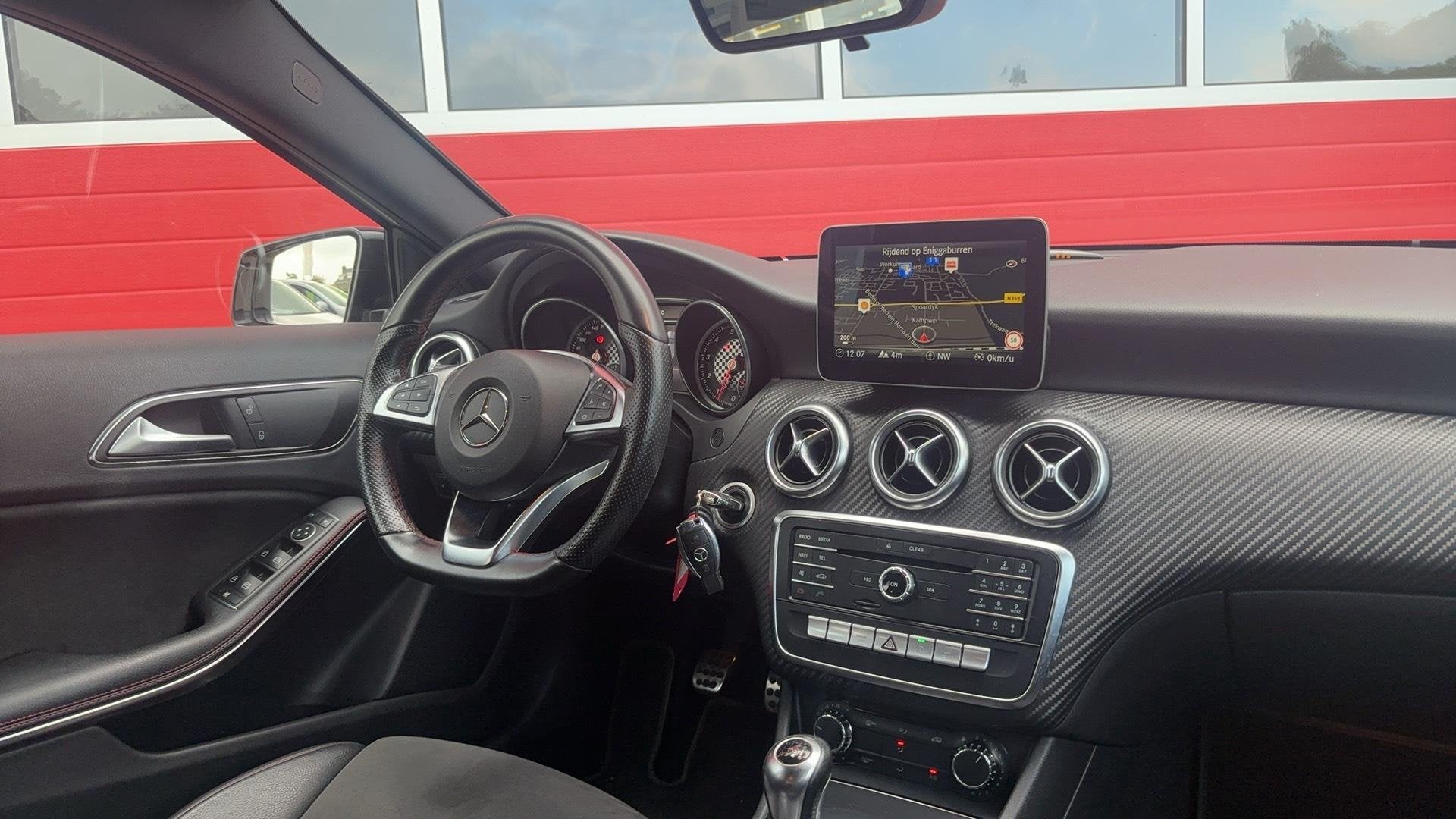 Mercedes-Benz A-klasse 160 AMG Night Edition TREKHAAK / FULL, Voorwielaandrijving, Gebruikt, Euro 6, 4 cilinders