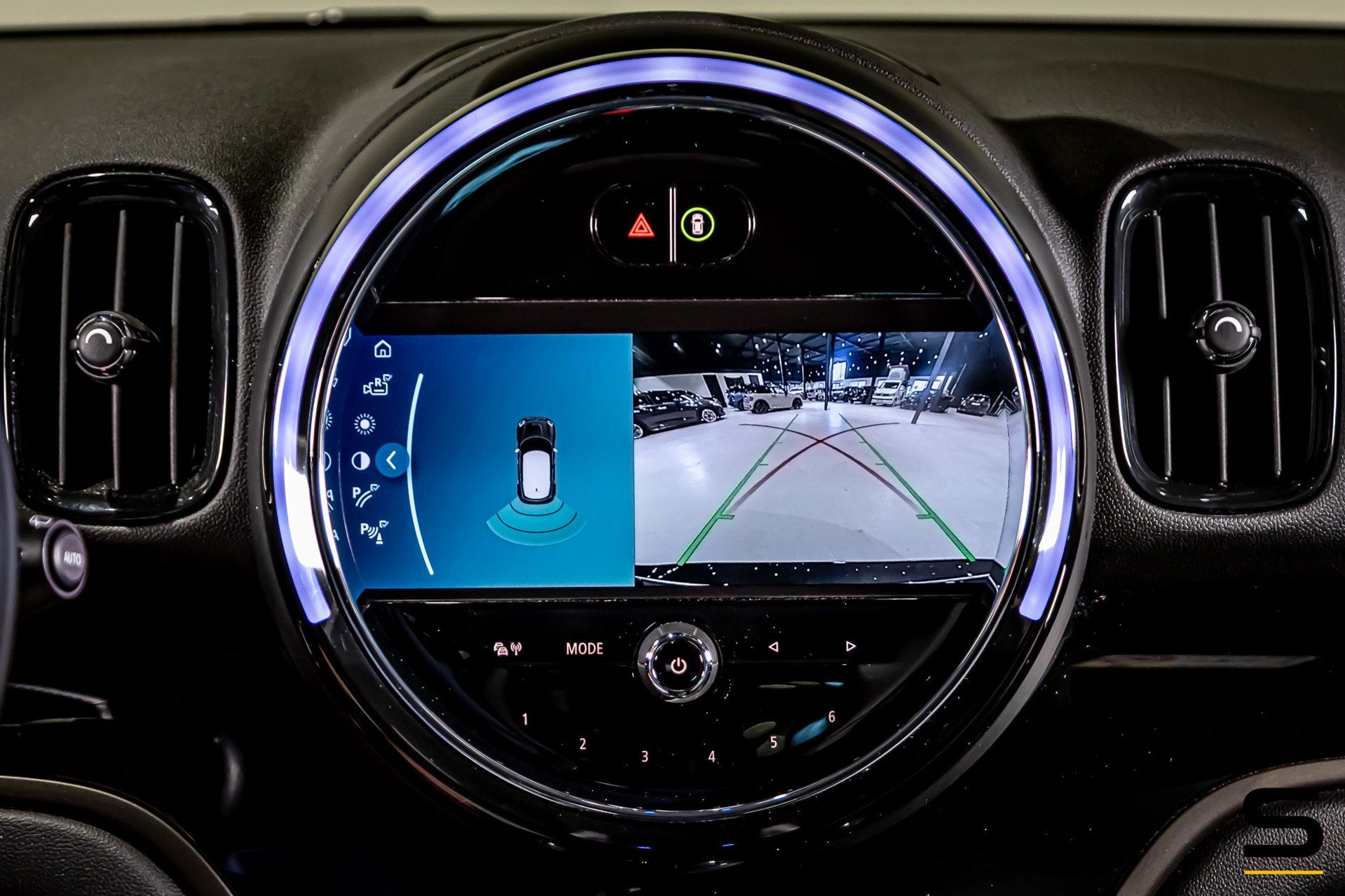 Mini Countryman 1.5 Cooper Essential|Leder|StoelV|1eig|Cam, Auto's, Dealer onderhouden, 136 pk, Zwart, Countryman