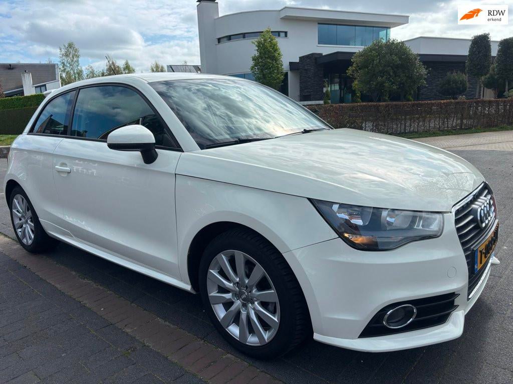 Audi A1 1.2 TFSI nieuwe motor ! 170 dkm airco stoel verwarmi, Auto's, Audi, Voorwielaandrijving, Euro 5, Zwart, 4 cilinders
