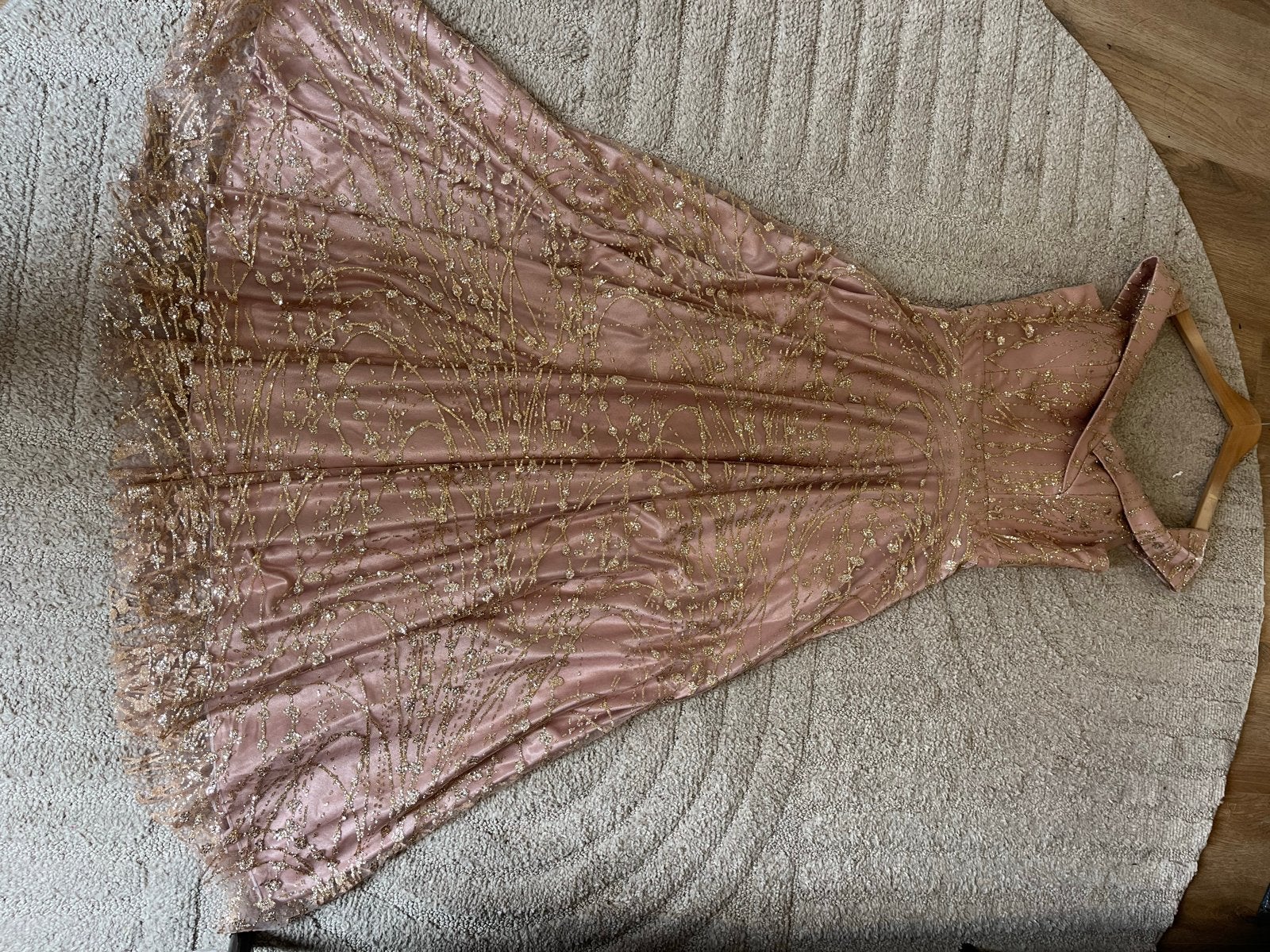 Elegante Roze Avondjurk met Gouden Details, Maat 38/40 (M), Ophalen of Verzenden, Zo goed als nieuw, Roze