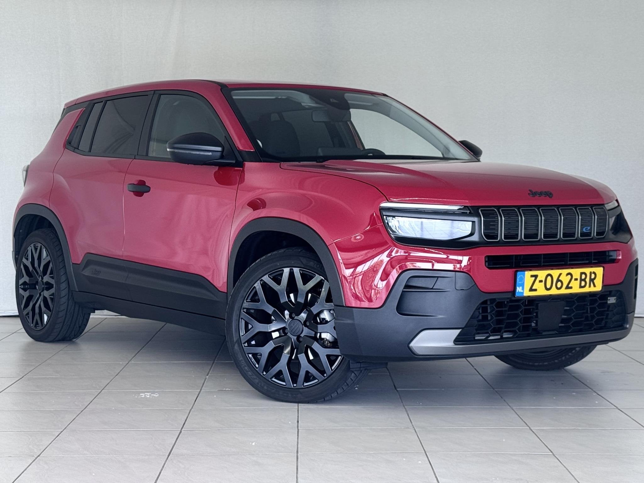 Jeep Avenger BRUTE-Edition 54 kWh | Lederen bekleding | 20 i, Stof, Gebruikt, Zwart, 156 pk