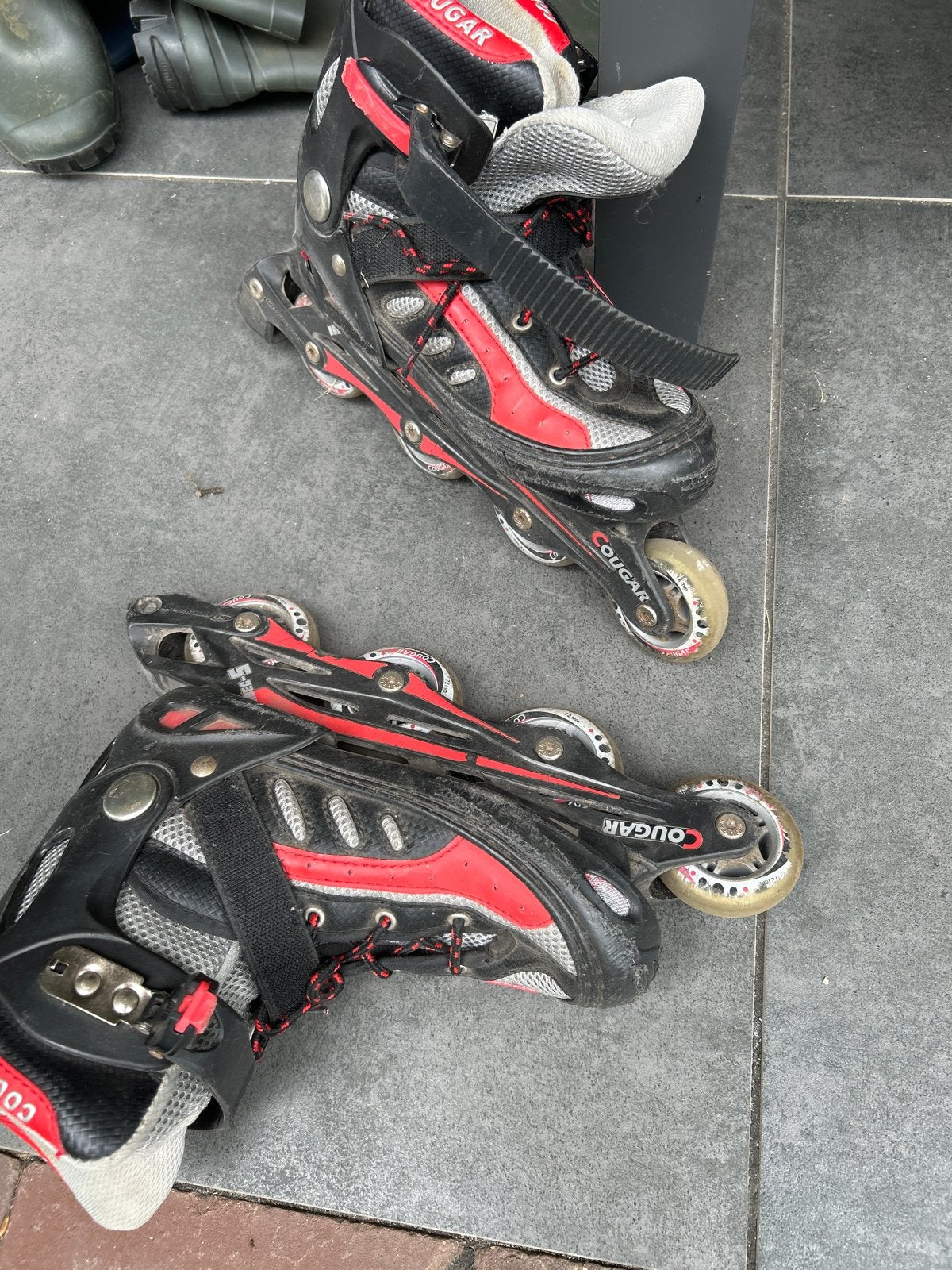Cougar Inline Skates - Zwart/Rood, Kinderen, Inline skates 4 wielen, Ophalen, Overige merken