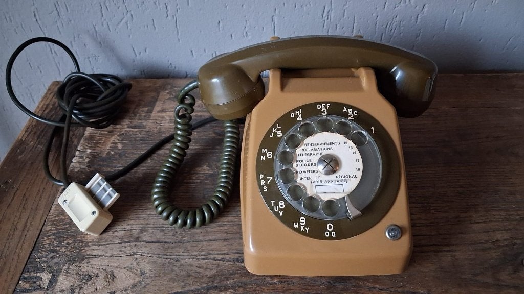 Draaischijf telefoon Ericson 1975 Paris toffee legergroen, Ophalen of Verzenden, Zo goed als nieuw, Met draaischijf