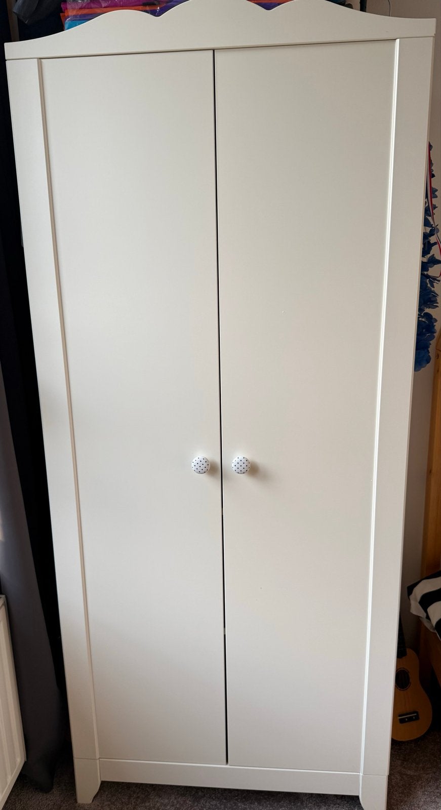 Witte kledingkast met 2 deuren en hang- en legruimte, Ophalen, Gebruikt, 50 tot 100 cm, 150 tot 200 cm