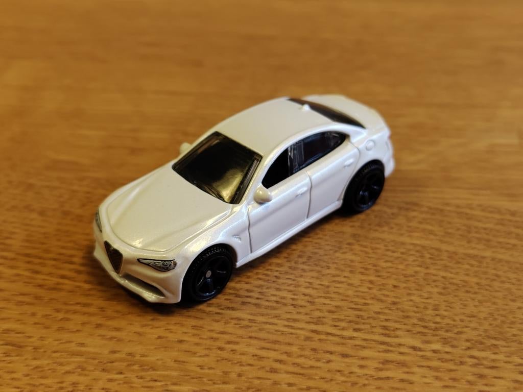 Matchbox Alfa Romeo Giulia WIT, Ophalen of Verzenden, Zo goed als nieuw, Auto