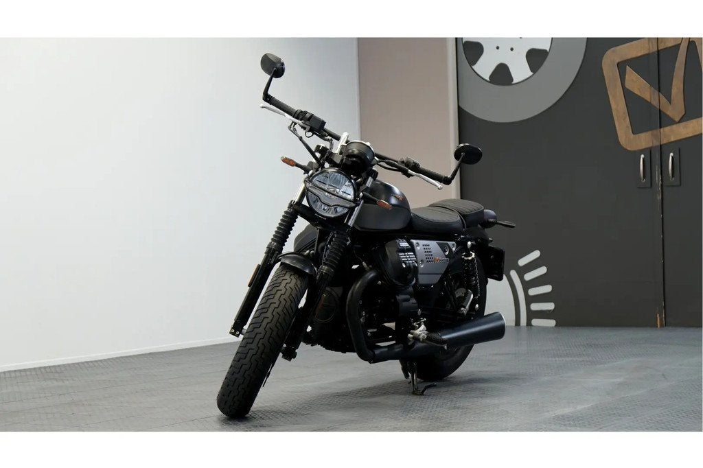 Moto Guzzi V9 Bobber 986km! NIEUWSTAAT! € 9.888,00 - foto 2