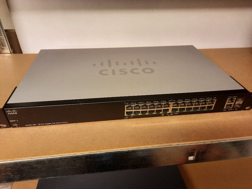 Cisco SG200-26P Gigabit Ethernet Smart Switch PoE, Ophalen of Verzenden, Gebruikt
