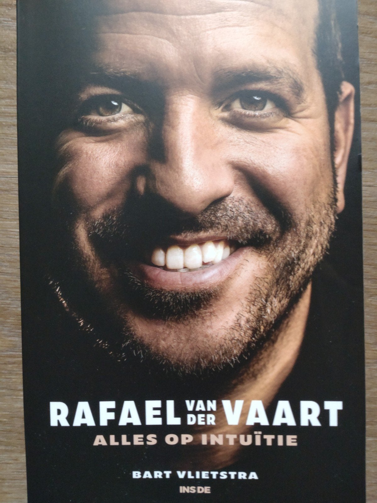 Rafael van der Vaart - Alles op intuïtie, Ophalen of Verzenden, Zo goed als nieuw, Bart Vlietstra
