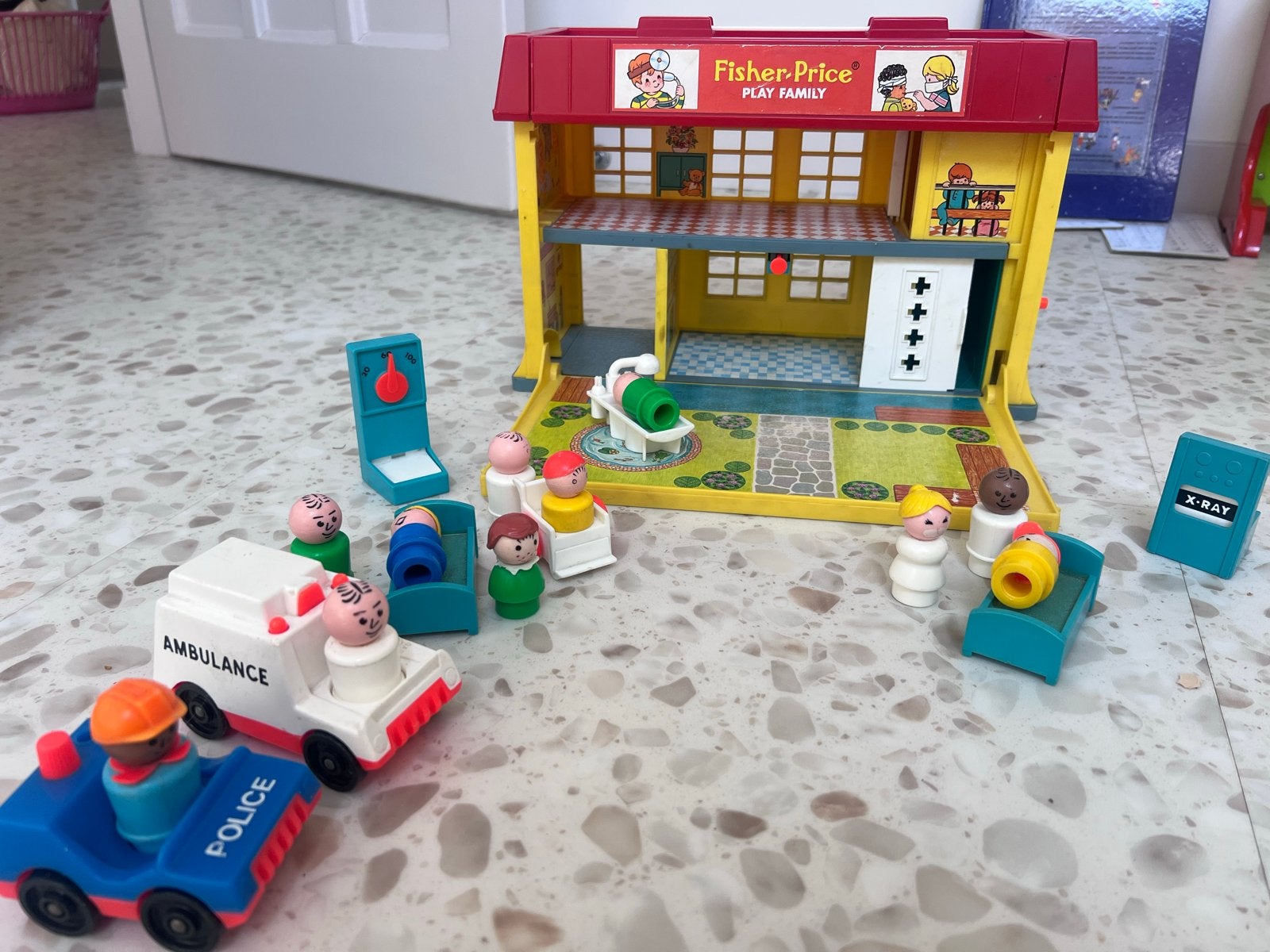 Vintage Fisher-Price Play Family Ziekenhuis Speelset, Kinderen en Baby's, Ophalen of Verzenden, Gebruikt, Speelset