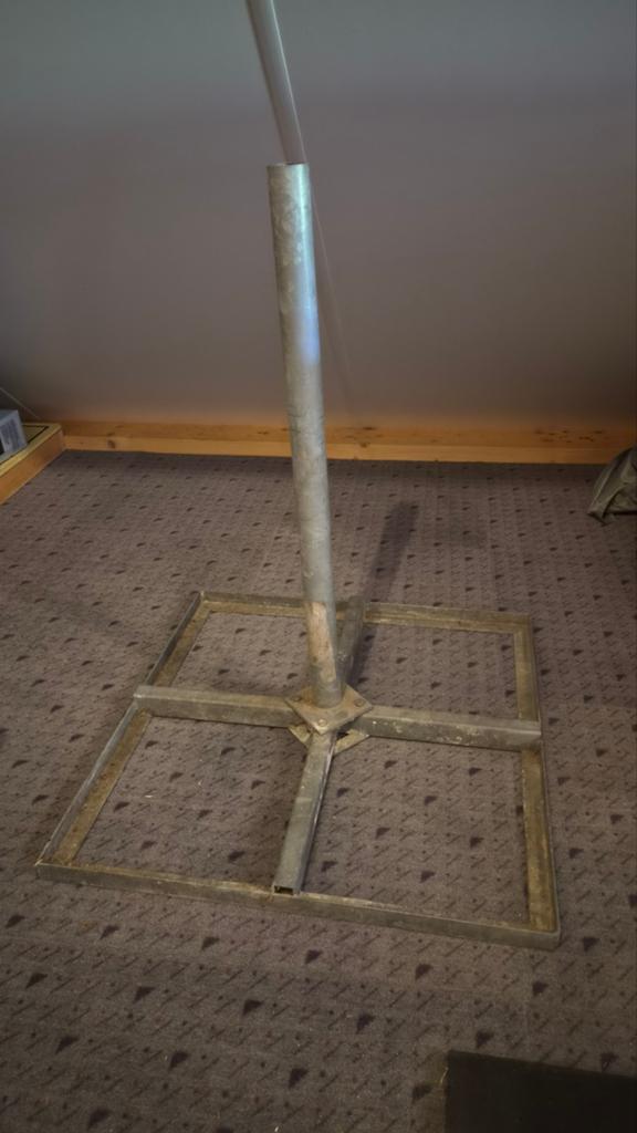 Tegelvoet / dakvoet voor schotelantenne of apparatuur, Ophalen, Gebruikt, Mast