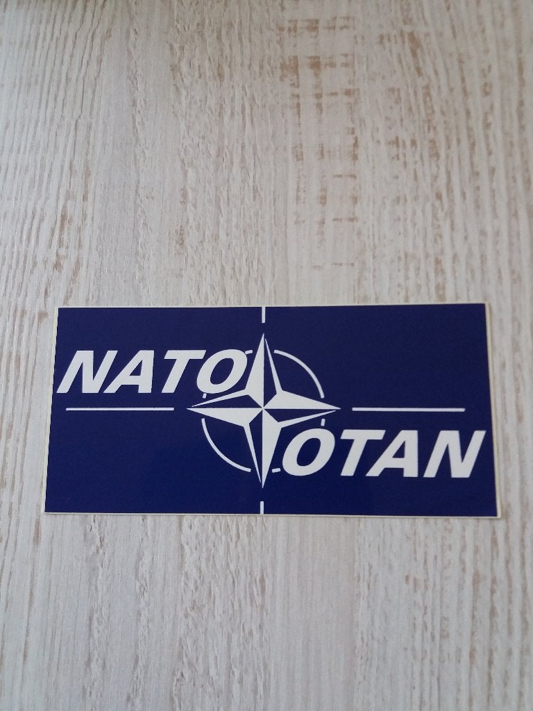 sticker NATO, Ophalen of Verzenden, Zo goed als nieuw, Bedrijf of Vereniging