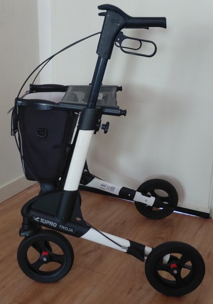 Rollator Topro Troja 2G M +  Tas +  Handleiding   z.g.a.n. !, Ophalen, Opvouwbaar, Zo goed als nieuw