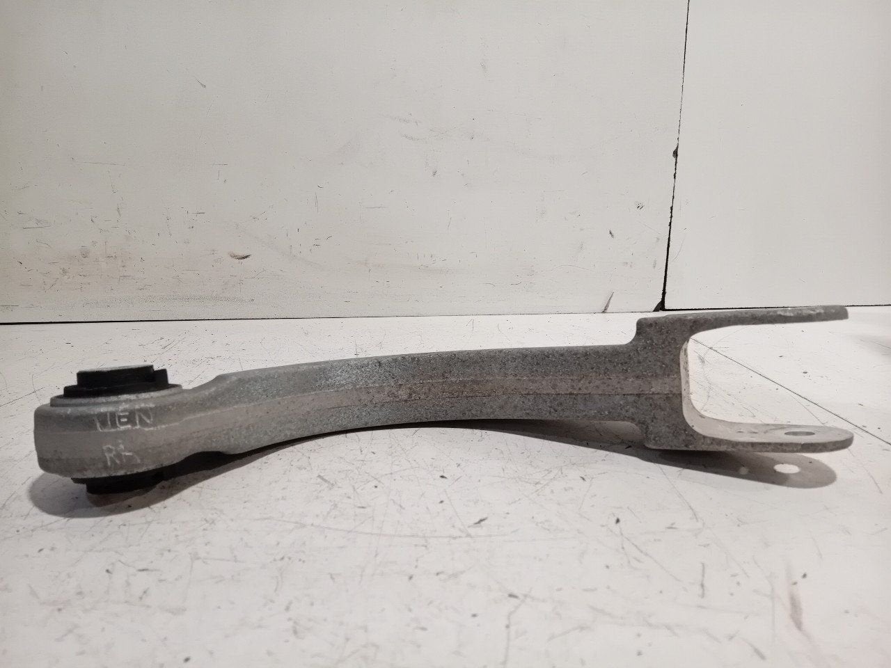 Draagarm rechts achter Volkswagen ID.4, Onderdelen@venauto.nl, Van der Ven Autorecycling B.V., Gebruikt, Ettenseweg 76, 4706 PB Roosendaal, The Netherlands