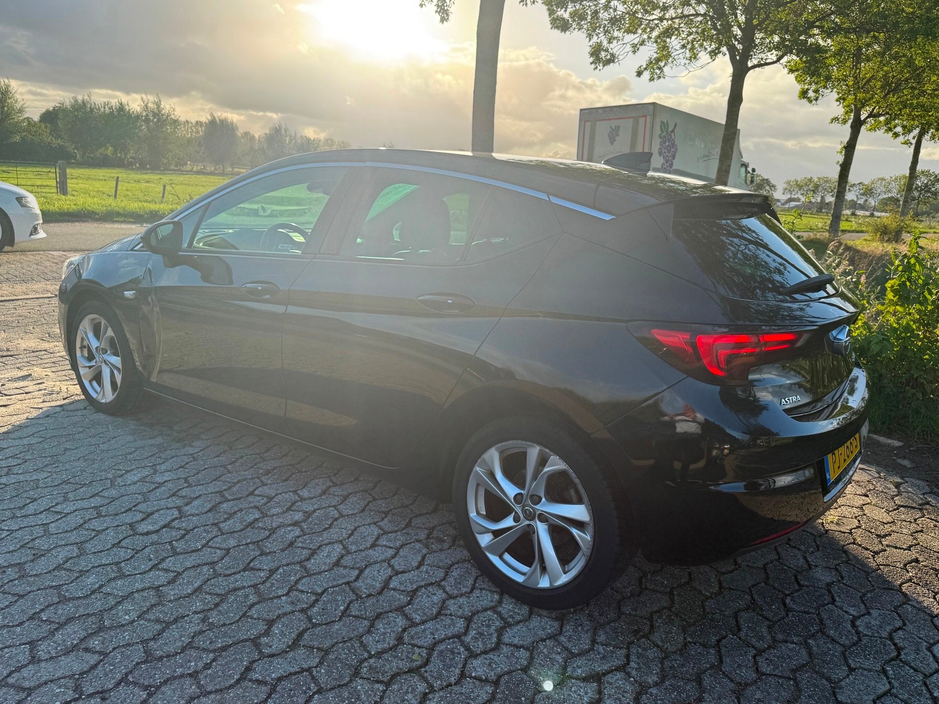 Opel Astra 1.6 CDTI Innovation 3.900,- EX-Bpm, Auto's, Opel, Voorwielaandrijving, Stof, Gebruikt, 4 cilinders