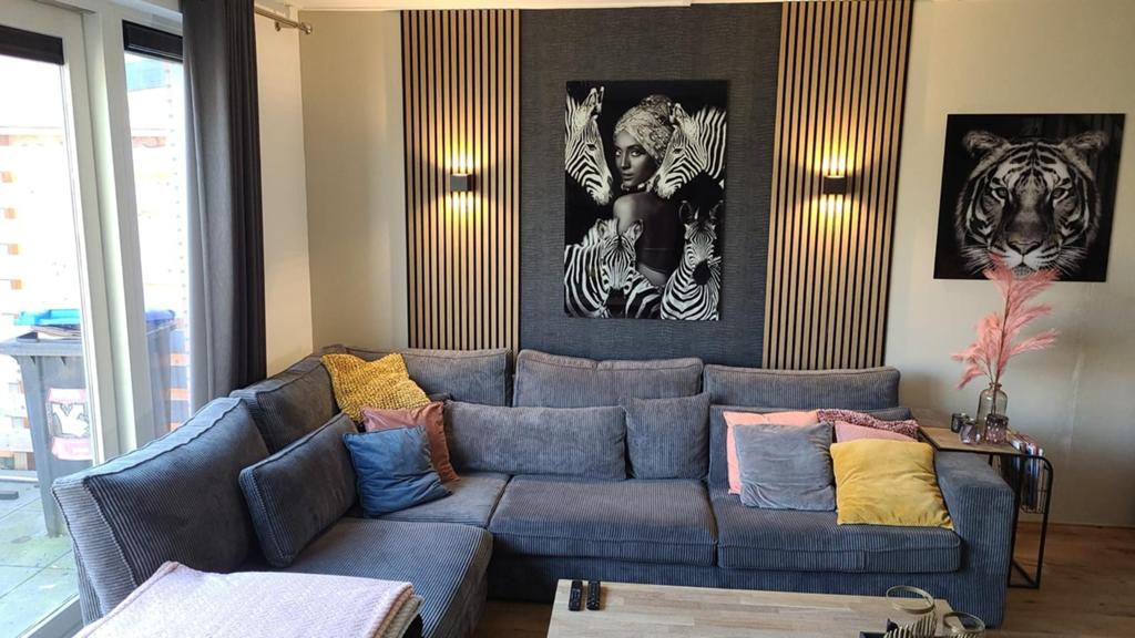Comfortabele Grijze Ribcord Hoekbank - Zo goed als nieuw, Modern, Comfortabel, 250 tot 300 cm, Hoekbank, 75 tot 100 cm