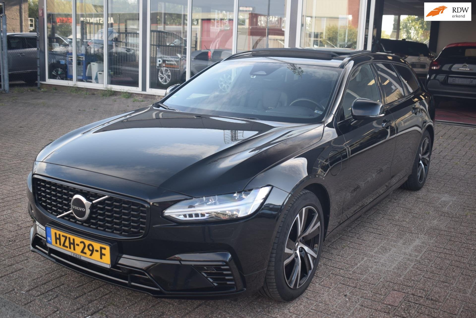 Volvo V90 2.0 T6 AWD 398 PK Twin Engine Recharge Plug-in Hyb, Auto's, 1969 cc, Zwart, Hybride Elektrisch/Benzine, Geïmporteerd