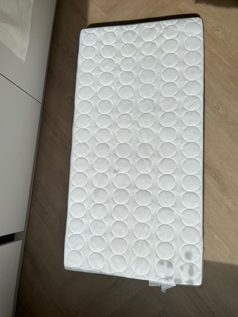 Ikea HIMLAVALV 3D matras babybed 60x120x10 cm, Ophalen, 190 cm of minder, Zo goed als nieuw, Matras
