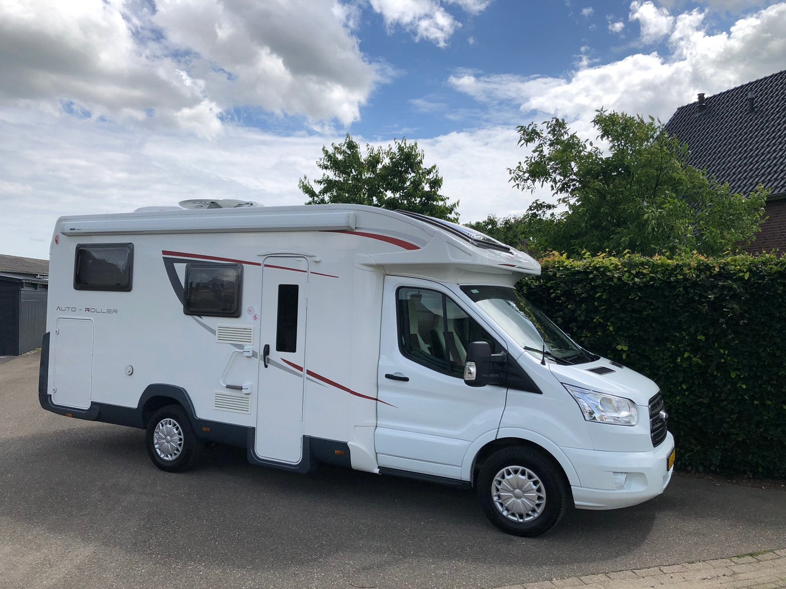 NIEUWSTAAT Rollerteam 285P LENGTE BEDDEN XL garage 31.000km, Particulier, Half-integraal