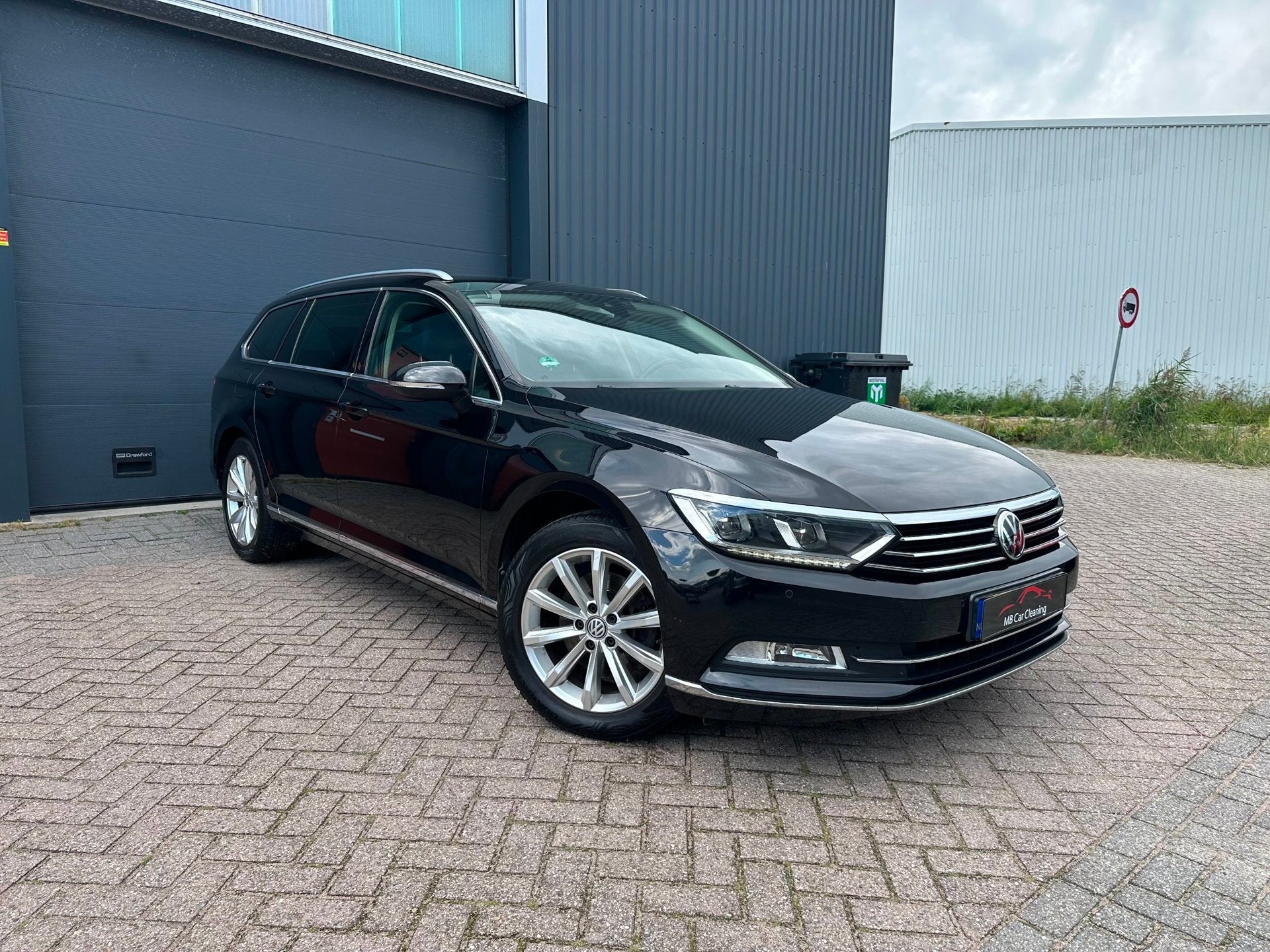 Volkswagen Passat Variant 1.8 TSI Business Edition R BTW AUT, Euro 6, 4 cilinders, Zwart, Adaptive Cruise Control