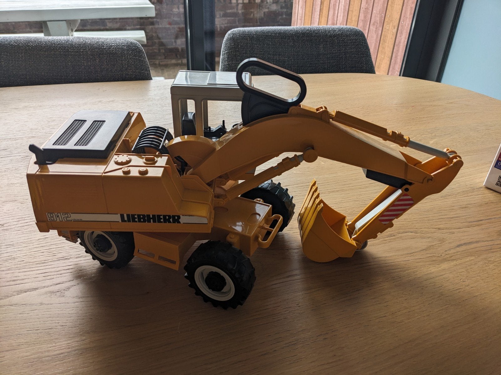 Speelgoedvoertuigen: brandweerwagen, graafmachine, Ophalen, Gebruikt