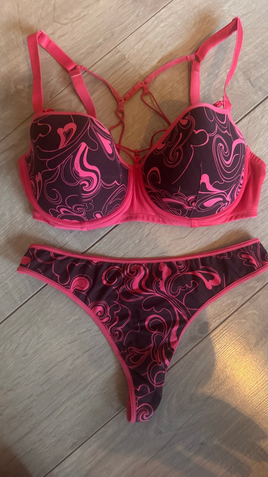 Marlies Dekkers Magnum BH 75D & String M - Roze/Paars Setje, Ophalen of Verzenden, Meerkleurig, Setje