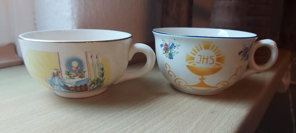 2 kopjes religieus thema Societé ceramique Maestricht, Ophalen of Verzenden
