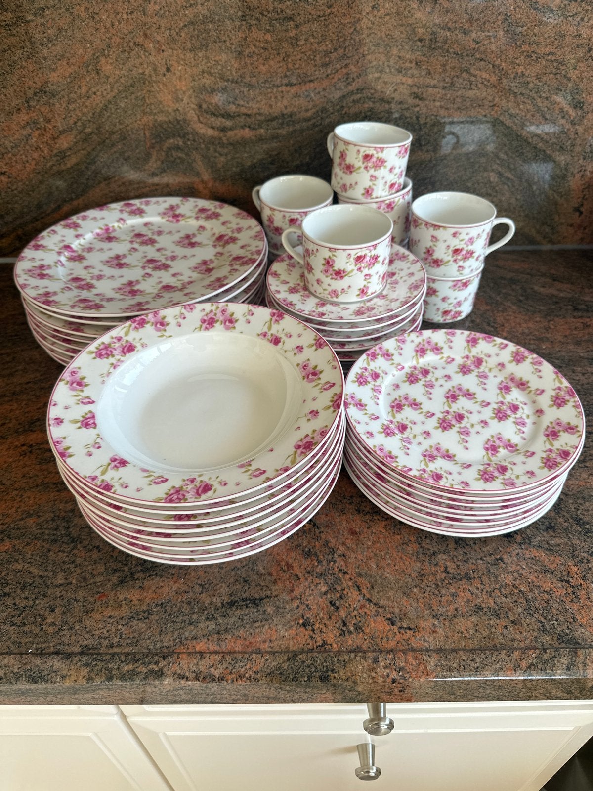 China Pearl 40-delig servies, Petite Roses, splinternieuw, Ophalen, Overige merken, Klassiek, Nieuw