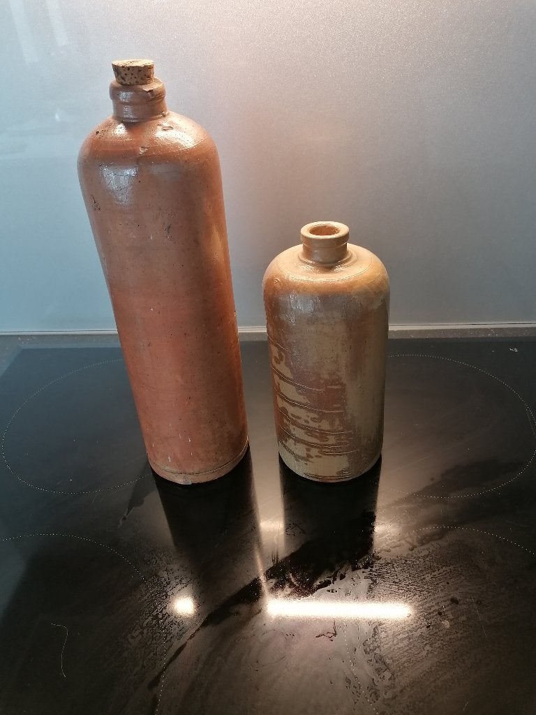 2 antieke jeneverkruiken, Ophalen