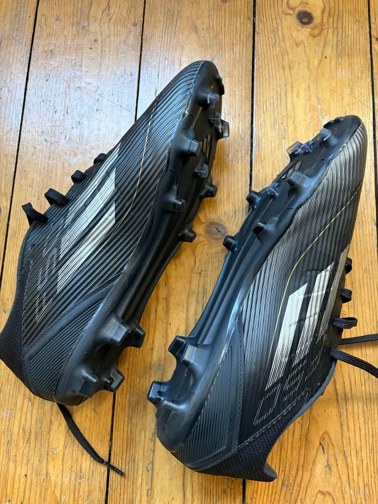 Adidas voetbalschoenen - Maat 45 1/3, Ophalen of Verzenden, Zo goed als nieuw, Schoenen