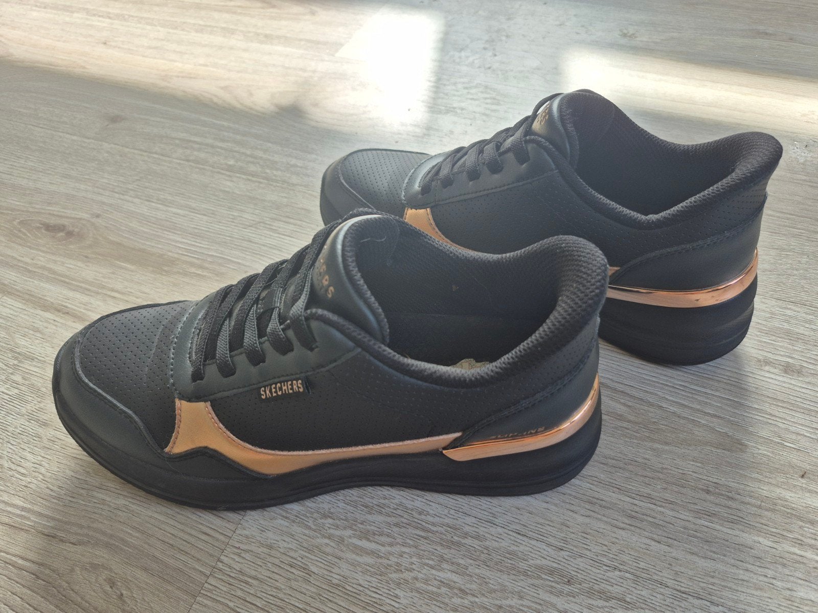 Skechers Hands Free Slip-ins (Maat 37) Rose goud kleur, Ophalen, Skechers, Zwart, Sneakers of Gympen