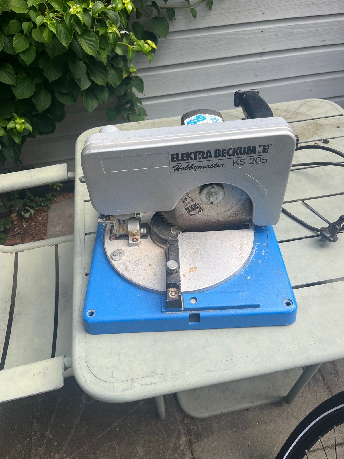 GRATIS Elektra Beckum afkortzaag KS 205 - Opknapper (gratis), Doe-het-zelf en Verbouw, Gereedschap | Zaagmachines, Ophalen, Gebruikt