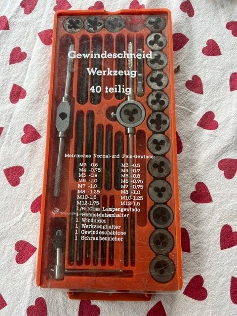 tap/draadsnijset, Doe-het-zelf en Verbouw, Gereedschap | Handgereedschap, Ophalen of Verzenden, Zo goed als nieuw, Gereedschapsset