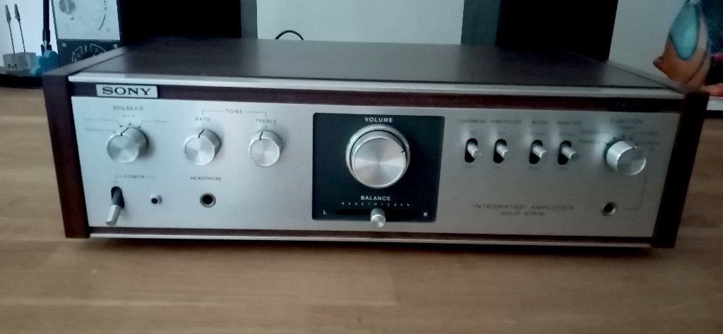 Perfecte Vintage Sony versterker TA1010, houten kast., Ophalen, Zo goed als nieuw, Sony, Minder dan 60 watt