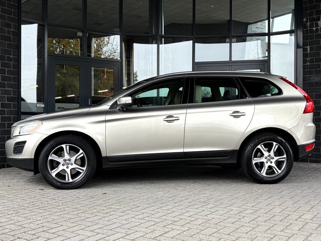 Volvo XC60 2.4 D5 AWD SUMMUM NAVI - LEDER - AFN. TREKH. ORG., 197 €/maand, Vierwielaandrijving, SUV of Terreinwagen, Zilver of Grijs