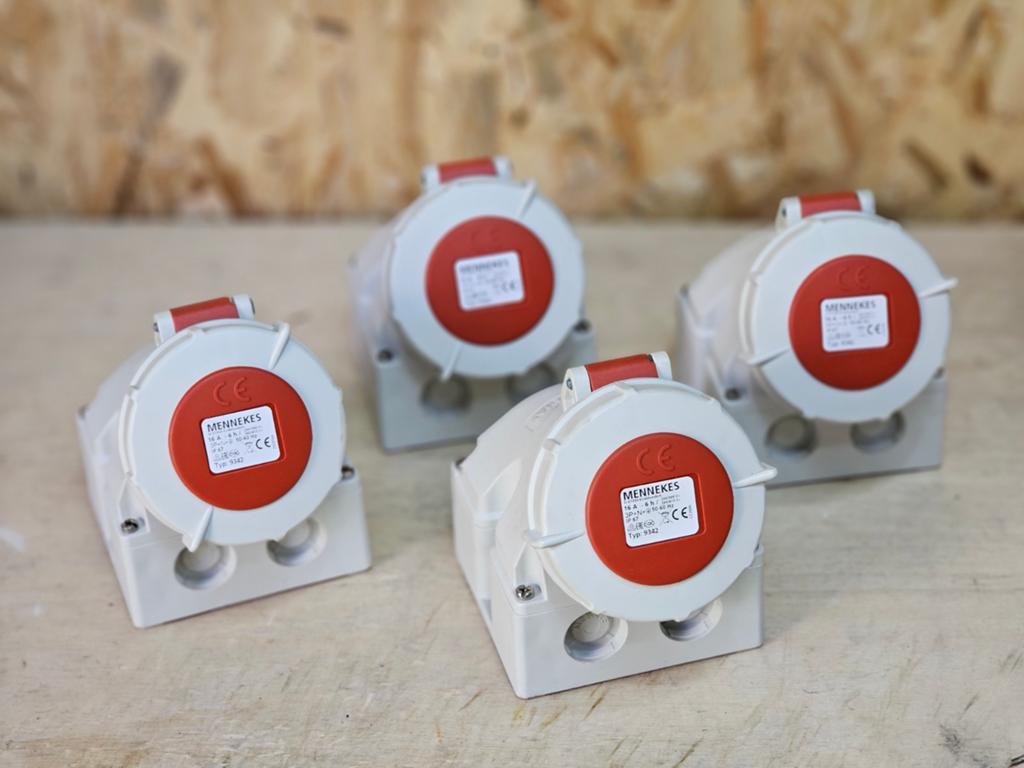 4X  MENNEKES CEE 9342 WCD 16A 400V IP67, Ophalen of Verzenden, Nieuw, Stopcontact