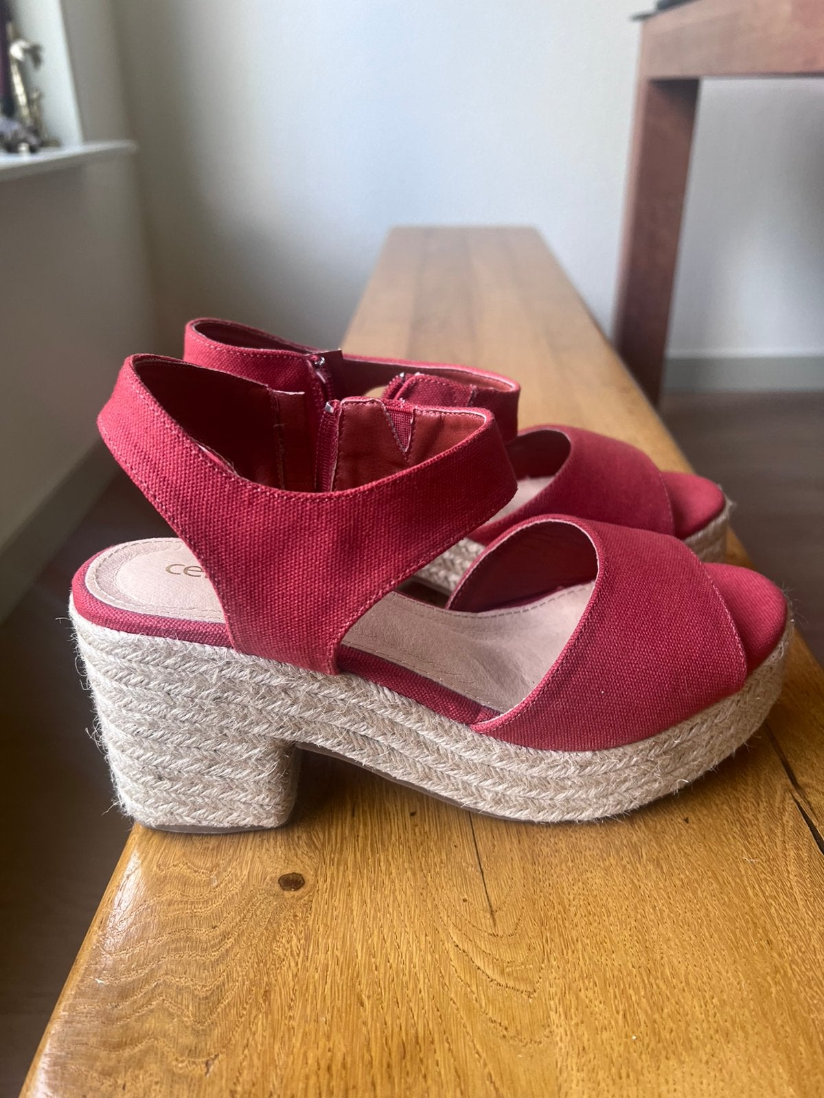 Cellini damessandaal, Kleding | Dames, Schoenen, Zo goed als nieuw, Rood, Sandalen of Muiltjes, Ophalen of Verzenden
