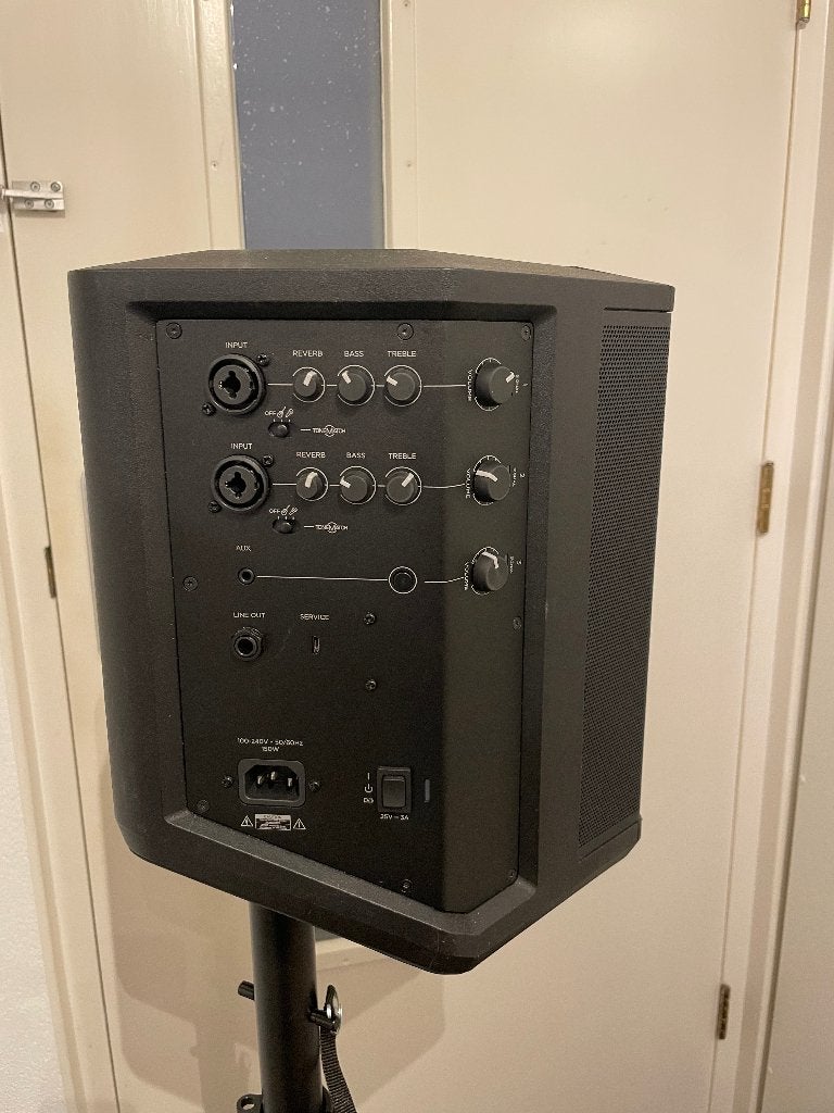 Foto 4 van Bose S1 Pro met standaard