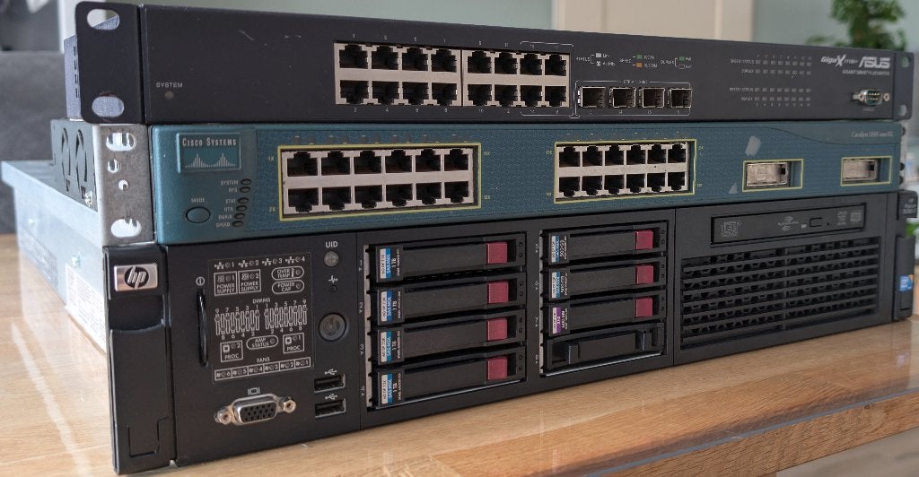 Homelab HP ProLiant DL380 G7 Server (2U Rack) 60 GB + 5.6 TB, Ophalen, 2 tot 3 Ghz, 64 GB, Hot swappable onderdelen
