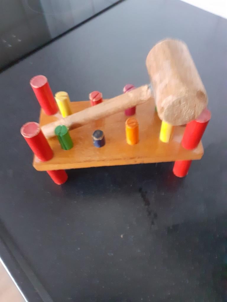 Houten hamertje tik speelgoed met gekleurde pinnetjes, Ophalen of Verzenden, Gebruikt, Overige typen