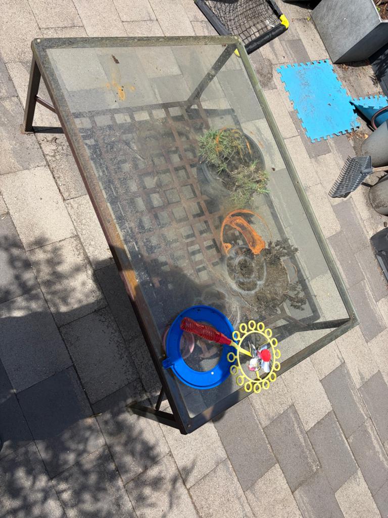 Glazen tuintafel gratis af te halen (opknapper), Ophalen, Gebruikt, Rechthoekig, Metaal