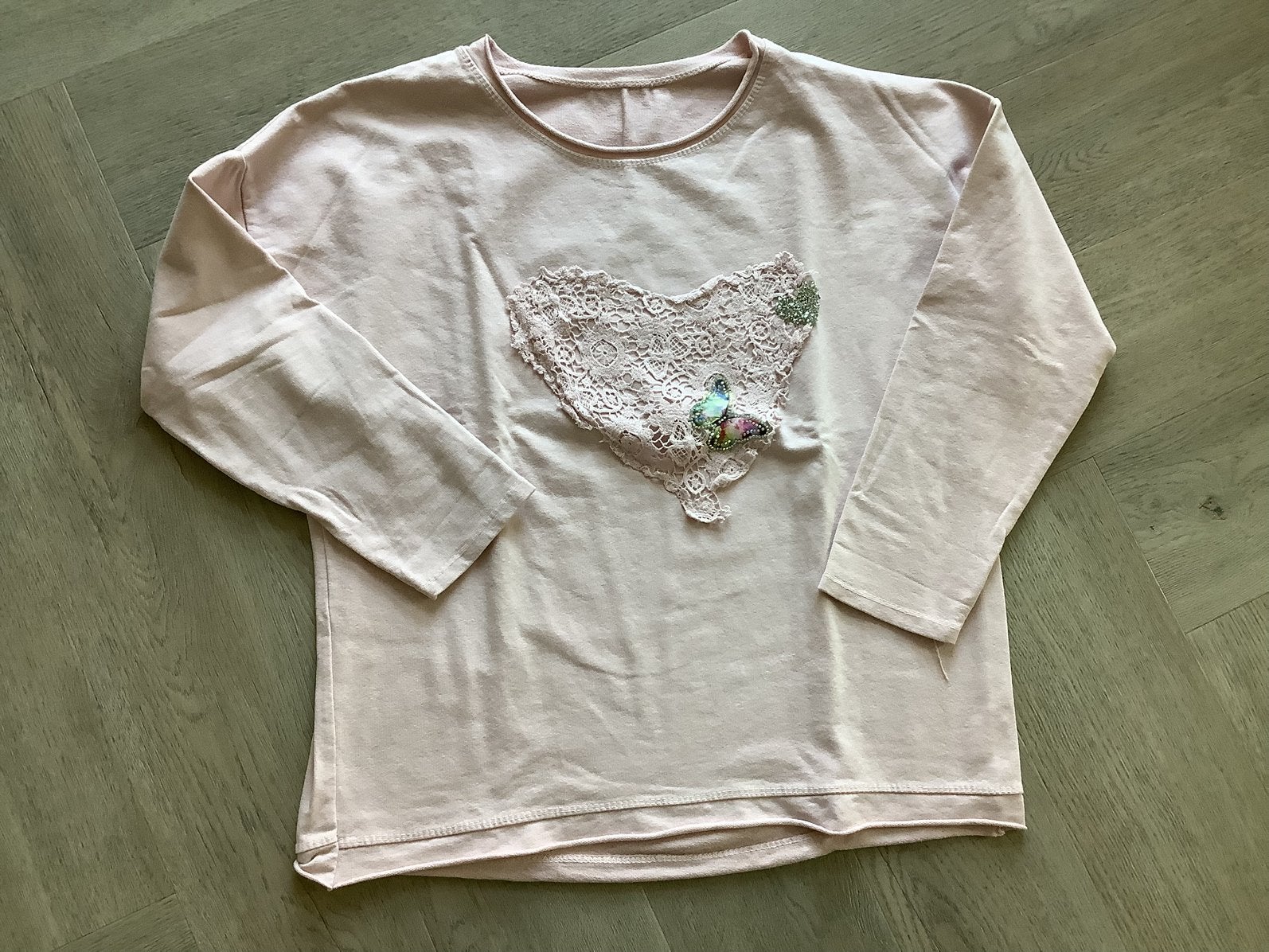 Leuke rose sweater met vlinder 1 maat nieuw, Maat 38/40 (M), Nieuw, Ophalen of Verzenden, Lange mouw