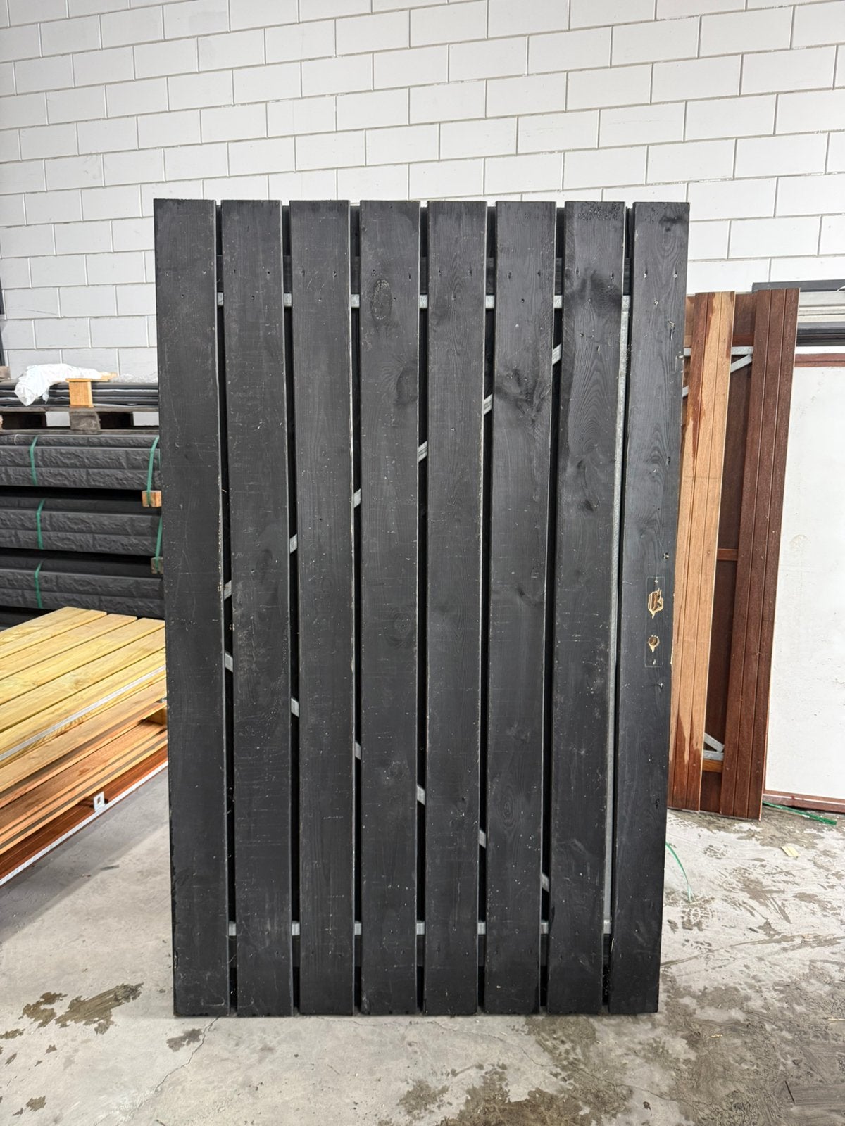 Schuttingdeur zwart grenen | Restpartij, Tuin en Terras, Schuttingen, Ophalen, 1 tot 2 meter, Minder dan 3 meter, Zo goed als nieuw