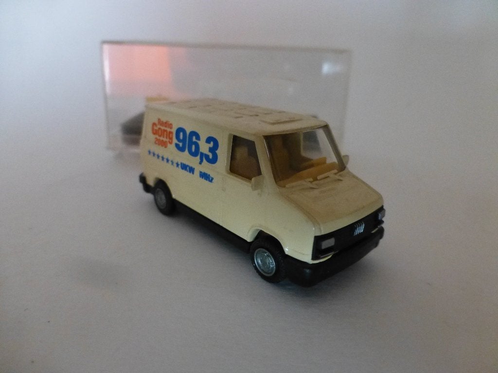 Praline Fiat Ducato Radio Gong 96,3, Ophalen of Verzenden, Zo goed als nieuw, Bus of Vrachtwagen, Overige merken