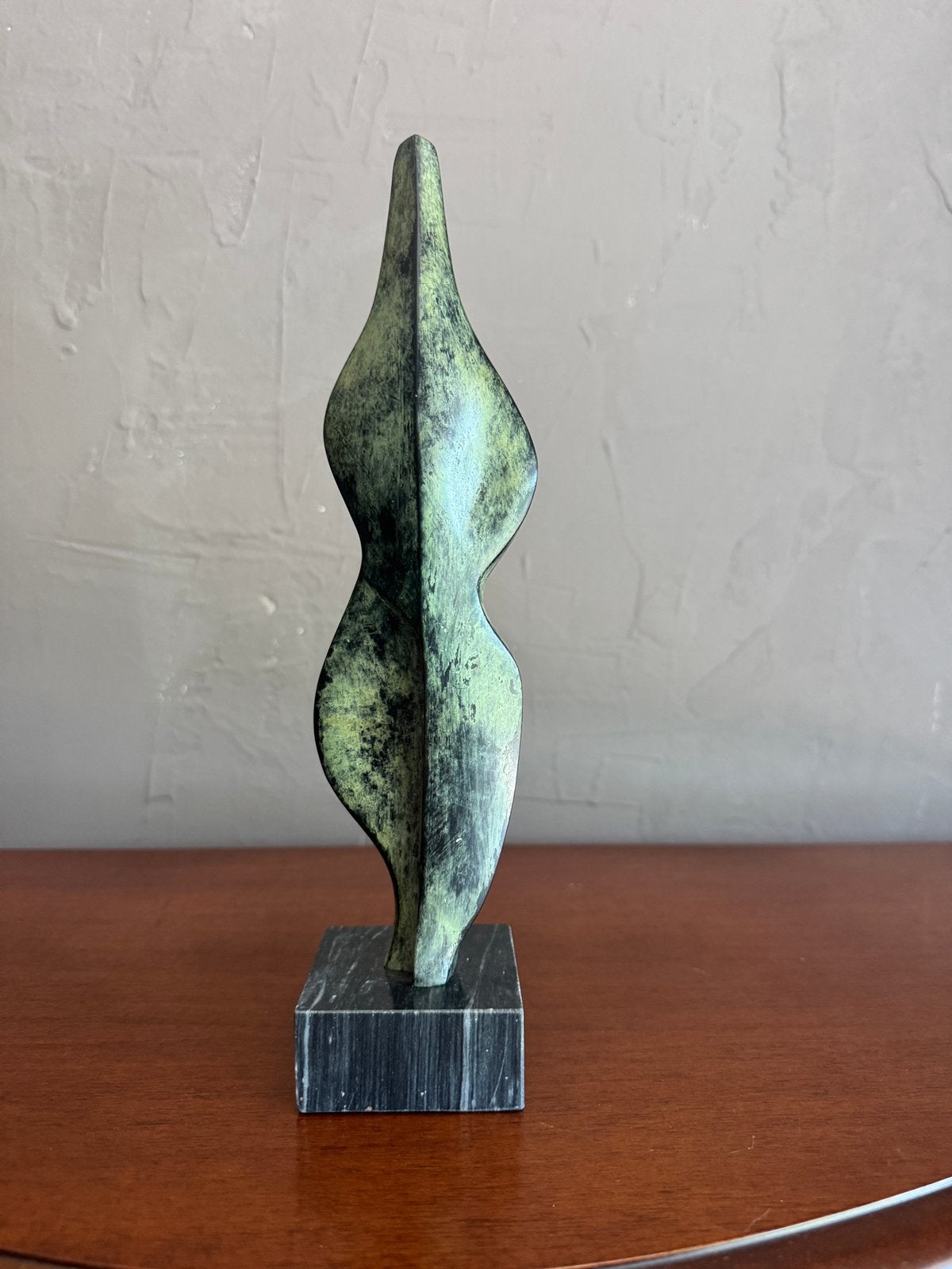 Gepatineerd bronzen sculptuur Gloria Pecego gesigneerd, Antiek en Kunst, Handgemaakt, Meerkleurig, Beeld, Overige materialen