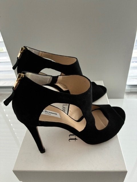 Prachtige suede sandalen LK Bennett. Hoge hak., LK Bennett, Zwart, Zo goed als nieuw, Sandalen of Muiltjes