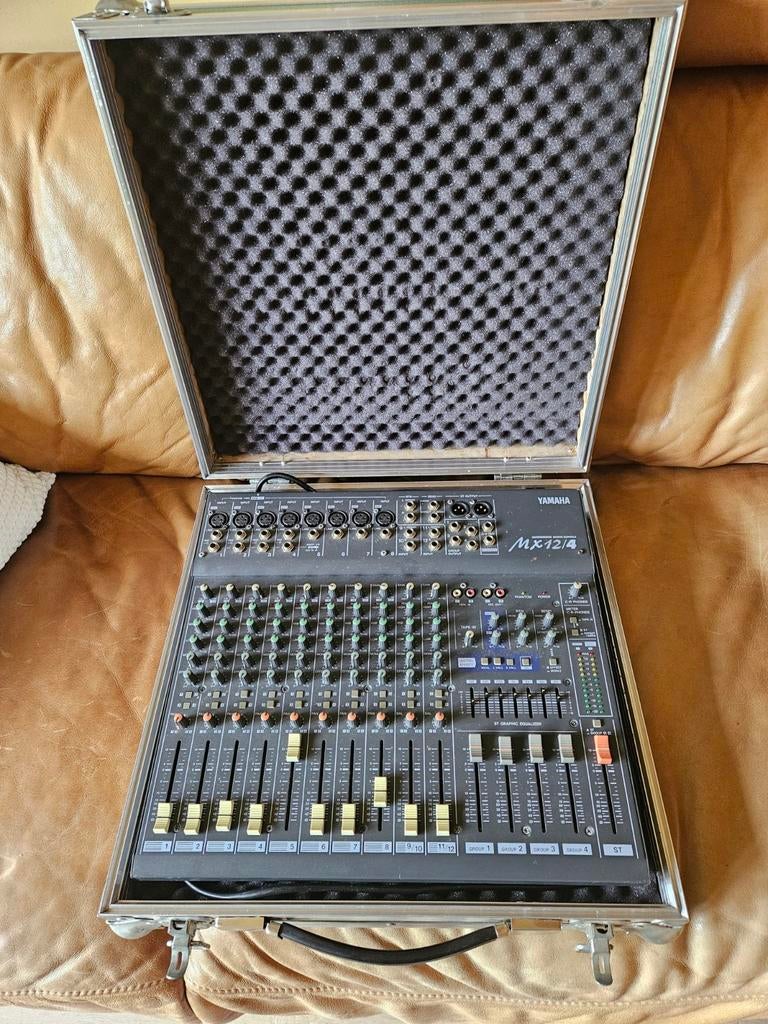 Yamaha MX 12/4 Mixer in Flightcase, Muziek en Instrumenten, Mengpanelen, Ophalen of Verzenden