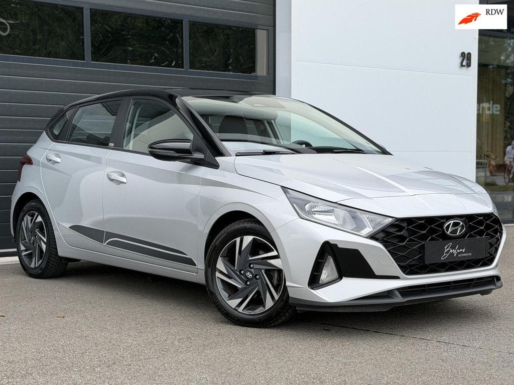 Hyundai i20 1.0 T-GDI Comfort Smart Stoelverw|Camera|4seizbn, Auto's, Voorwielaandrijving, Gebruikt, Zwart, Bedrijf