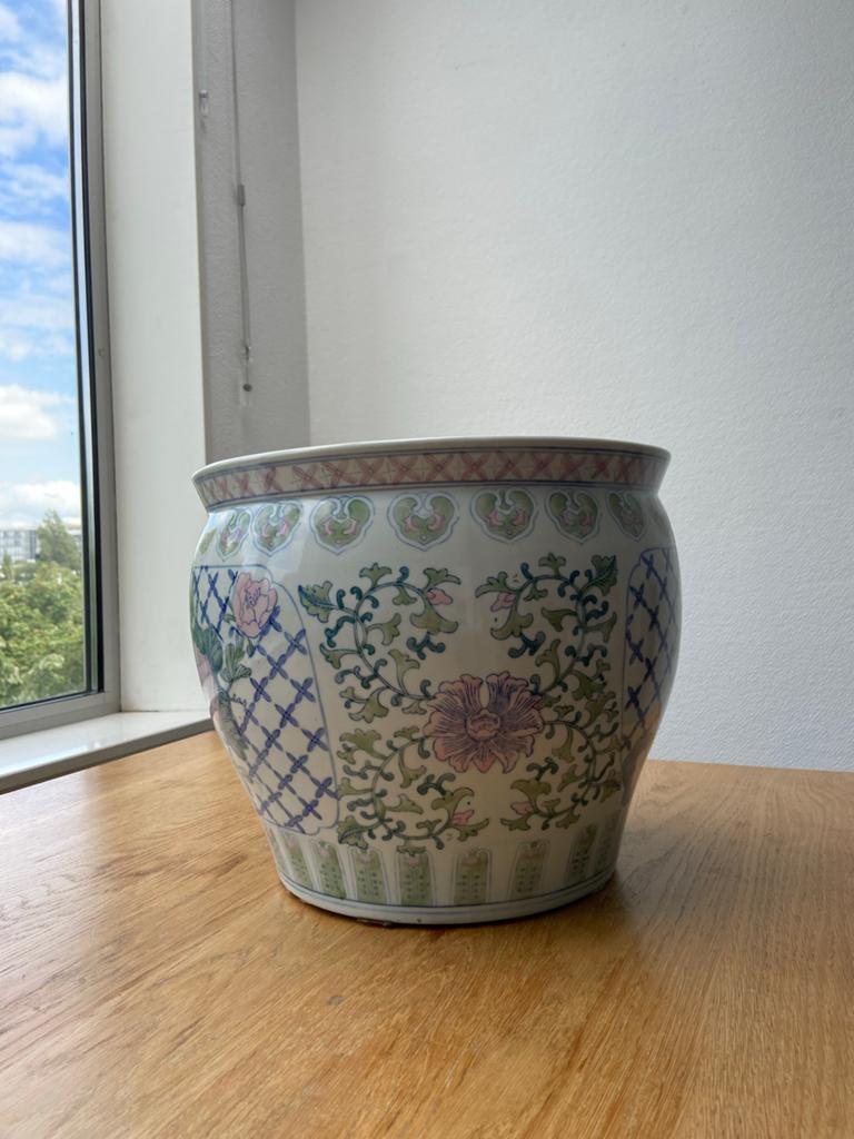 Handgeschilderde Chinese bloempot/vissenkom, Rond, Ophalen of Verzenden, Zo goed als nieuw, Aardewerk