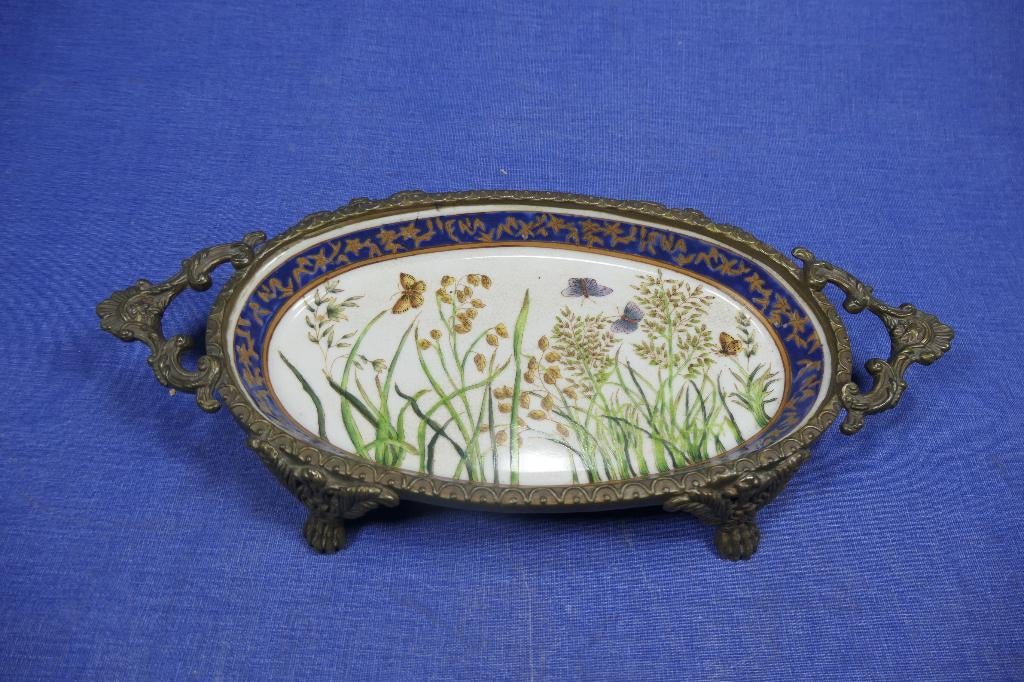 Prachtige porseleinen schaal in mooi bewerkt messing montuur, Antiek en Kunst, Antiek | Schalen, Ophalen of Verzenden